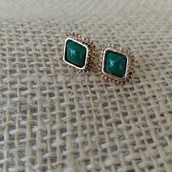 Alquimia Jewelry - GOLD AND GREEN STUD DAINTY EARRINGS